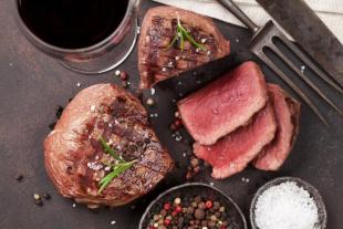Receita de Contra Filé ao Molho de Vinho Tinto | Carne Macia e Suculenta