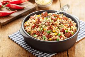 Receita de Arroz com Linguiça Calabresa | Prato Único Rápido