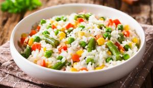 Receita de Arroz com Legumes Coloridos | Prato Único Nutritivo