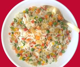 Receita de Arroz à Grega Colorido | Acompanhamento Festivo Clássico