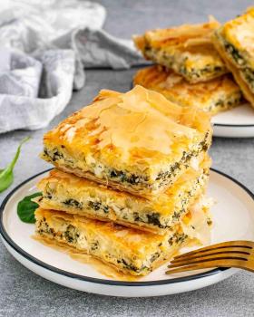 Receita de Spanakopita Grega | Torta Folhada de Espinafre e Queijo Feta