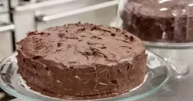 Receita de Bolo de Chocolate Fofinho na Airfryer | Pronto em 30min