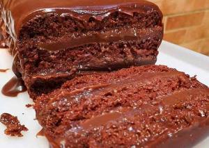 Receita de Bolo de Chocolate Recheado com Ganache | Festa de Aniversário