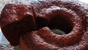 Receita de Bolo de Chocolate de Liquidificador | Massa Fofinha Prática