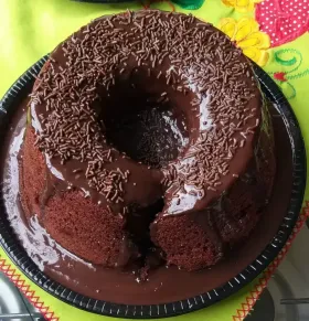 Receita de Bolo de Chocolate Molhadinho | Receita Fácil Passo a Passo