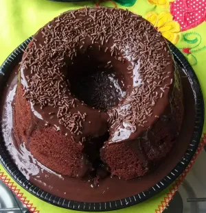 Receita de Bolo de Chocolate Molhadinho | Receita Fácil Passo a Passo