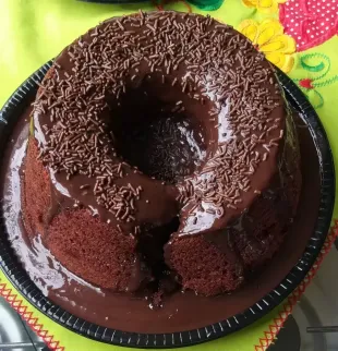 Receita de Bolo de Chocolate Molhadinho | Receita Fácil Passo a Passo