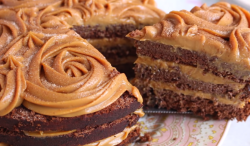 Bolo de Chocolate com Doce de Leite Bolo de Chocolate com Doce de Leite