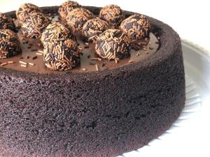Receita de Bolo de Chocolate com Crocante de Oreo | Textura Surpreendente