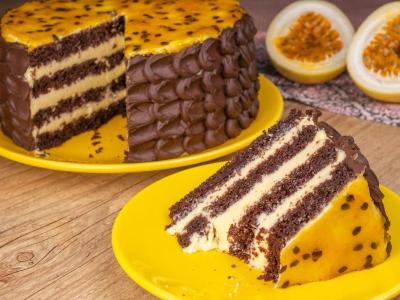 Receita de Bolo de Chocolate com Mousse de Maracujá | Sabor Agridoce