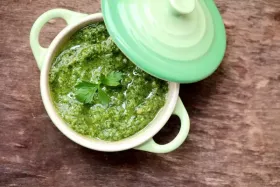 Receita de Molho de Salsinha com Castanhas | Chimichurri Especial
