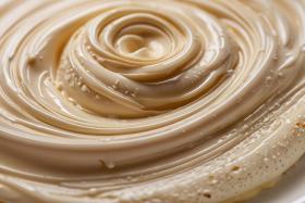 Receita de Ganache de Chocolate Branco Perfeita | Cobertura Brilhante