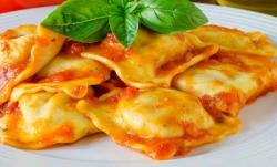 Ravioli com Molho Branco de Calabresa Ravioli com Molho Branco de Calabresa