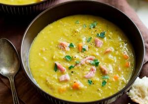 Receita de Sopa de Ervilha Cremosa com Bacon | Receita Reconfortante