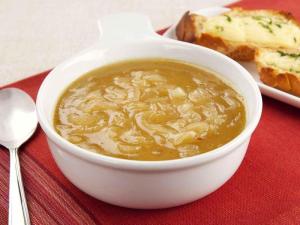 Receita de Sopa de Cebola Gratinada Francesa | Receita Clássica