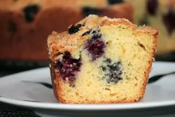 Bolo de Limão Siciliano e Amora Bolo de Limão Siciliano e Amora