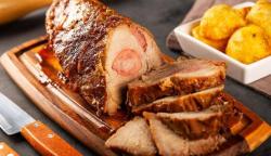 Lagarto Assado Recheado com Bacon e Farofa