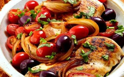 Receita de Peito de Frango Mediterrâneo | Tomate e Azeitonas Pretas