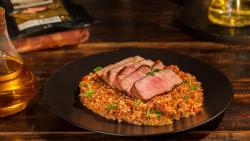 Bife Ancho Suíno com Arroz de Especiarias