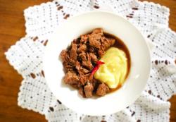 Carne na Cerveja com Polenta Carne na Cerveja com Polenta