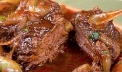 Carne de Panela com Vinho Tinto Carne de Panela com Vinho Tinto