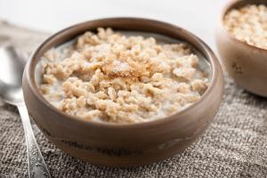 Receita de Mingau de Aveia Cremoso | Café da Manhã Saudável e Rápido