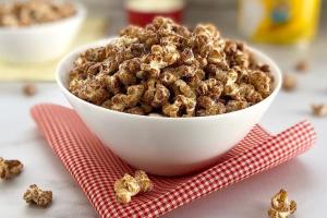 Receita de Pipoca Gourmet com Chocolate e Leite Ninho | Receita Fácil