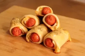 Receita de Enroladinho de Salsicha com Massa Folhada | Aperitivo