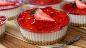 Receita de Cheesecake de Morango Sem Forno | Sobremesa Refrescante