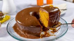 Bolo de Cenoura com Cobertura de Chocolate Bolo de Cenoura com Cobertura de Chocolate