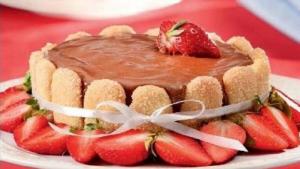 Receita de Charlotte Natalina com Frutas Vermelhas | Sobremesa Festiva